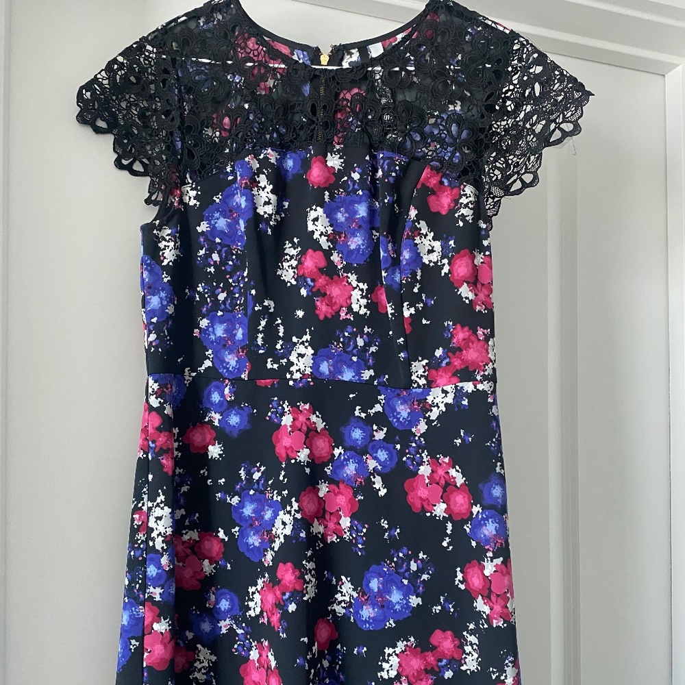 Kenzie Satin Bright Floral Dress w Lace Detail